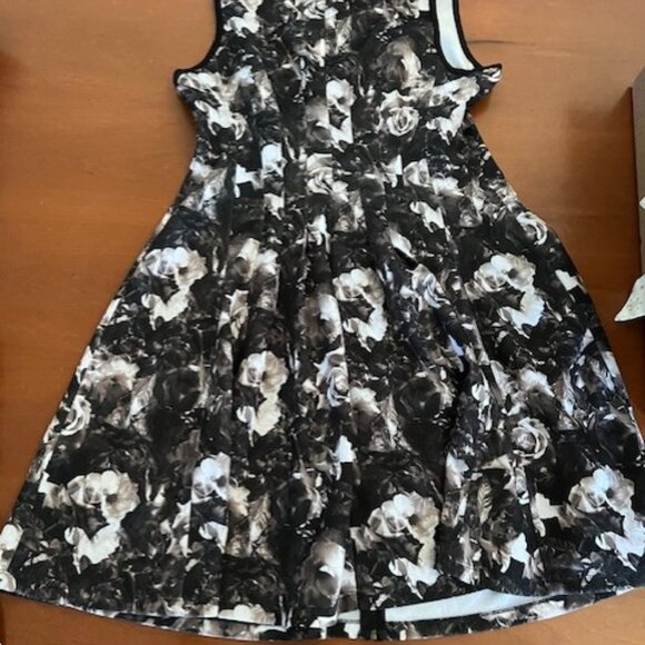 Betsey Johnson Black White Floral Print Scuba Front Zip Dress Size 14 Women - Picture 4 of 4
